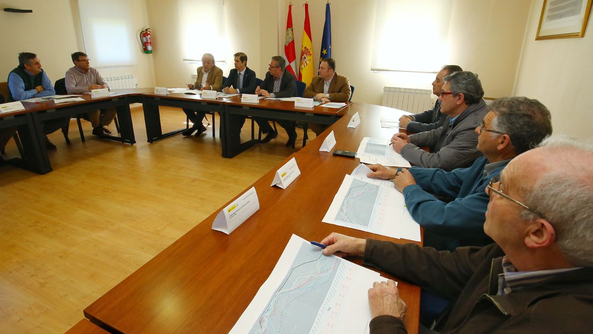 Reunión de Desembalse en la Confederación. | ICAL Reunión de Desembalse en la Confederación. | ICAL