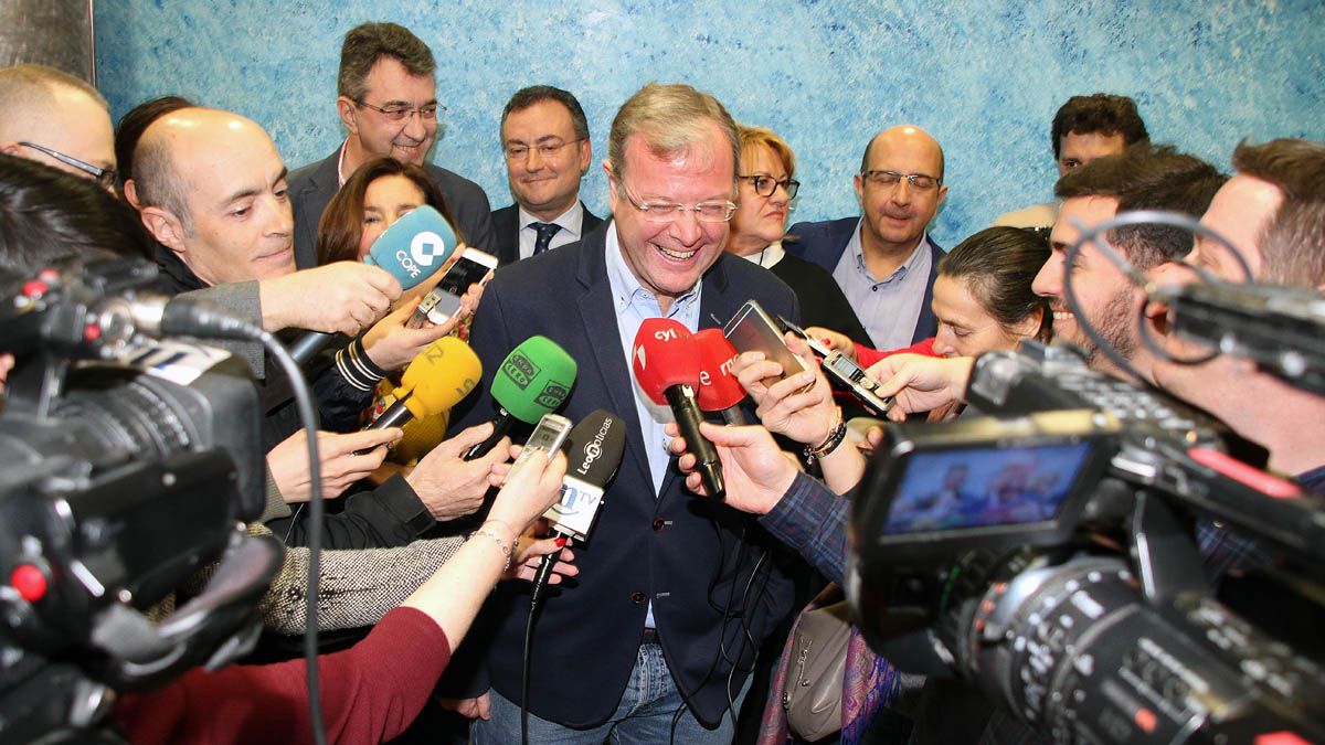 El candidato a presidir el PP de Castilla y León Antonio Silván, durante un acto celebrado este jueves. | ICAL