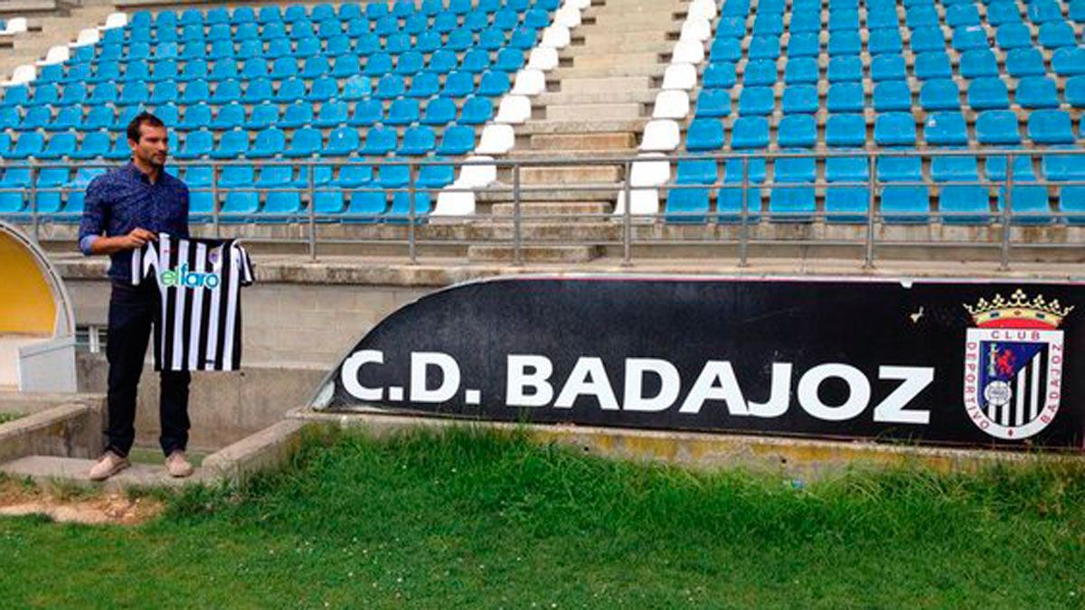 De Paula, durante su etapa como técnico del Badajoz. | CD BAJ