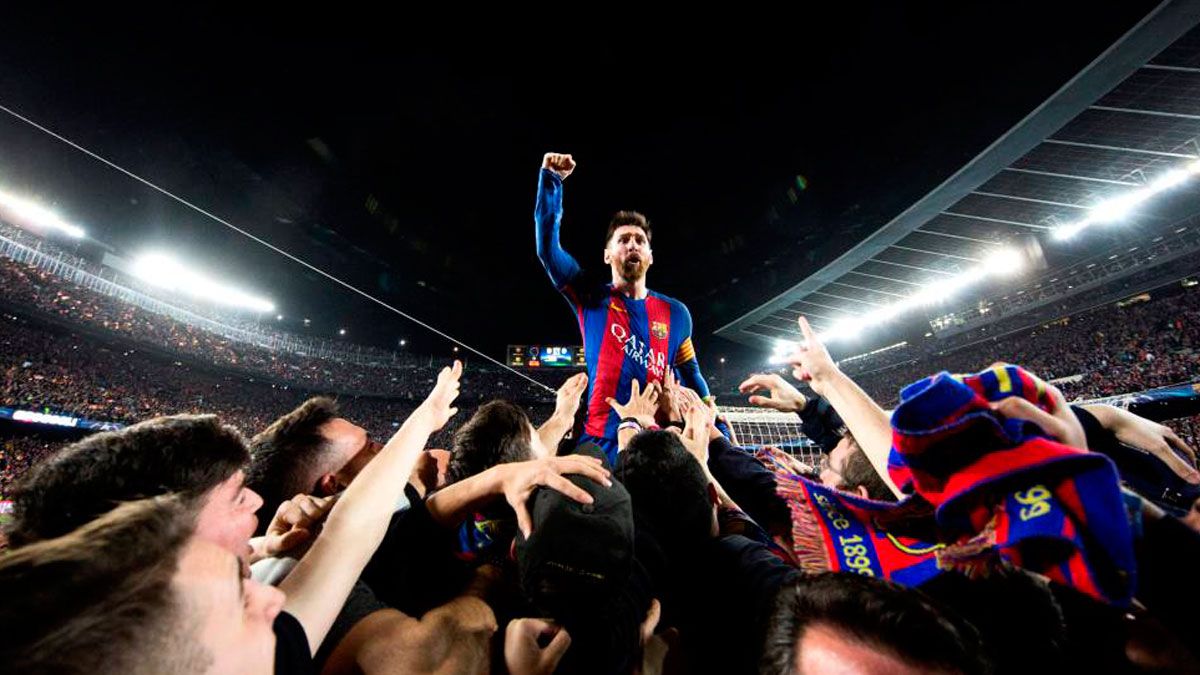 La fotografía que capta a Messi festejando con el Camp Nou. | SANTI GARCÉS (FC BARCELONA)
