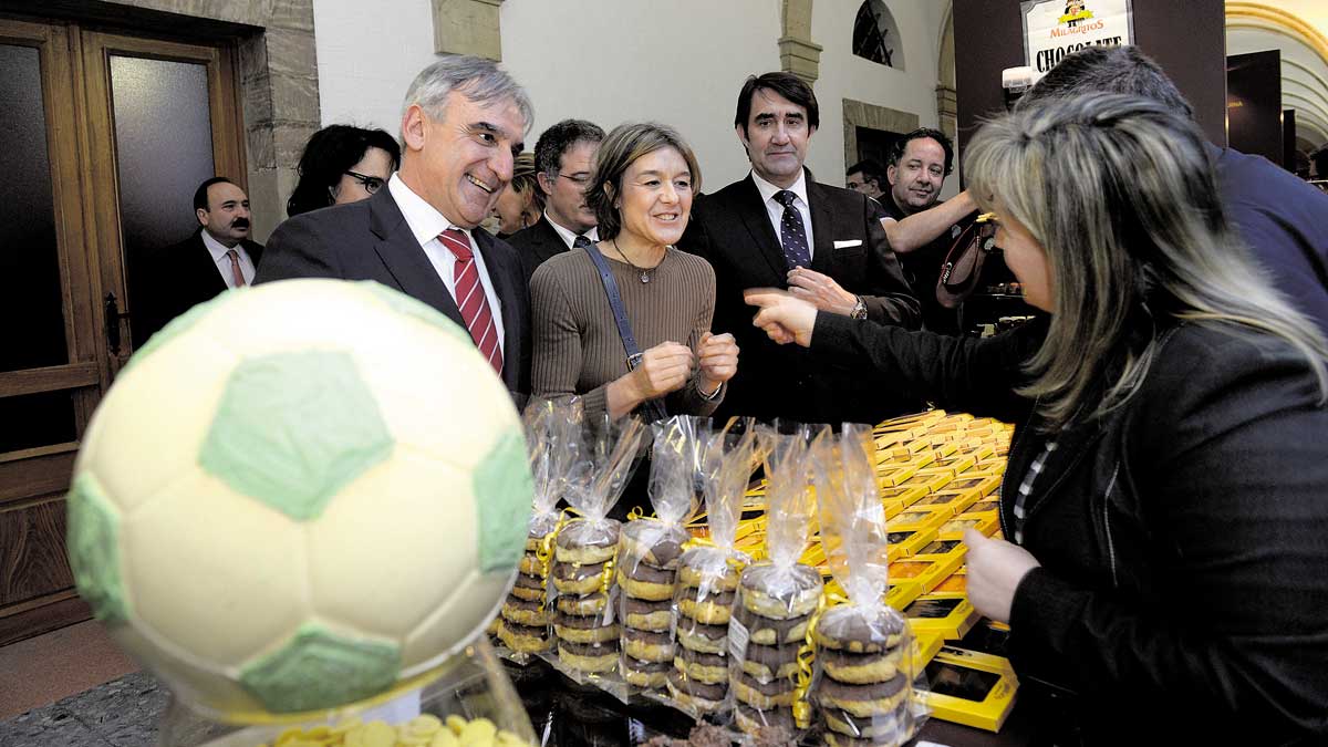 La ministra de Agricultura, Alimentación y Medio Ambiente (Mapama), Isabel García Tejerina, en su visita al Sica. | MAURICIO PEÑA