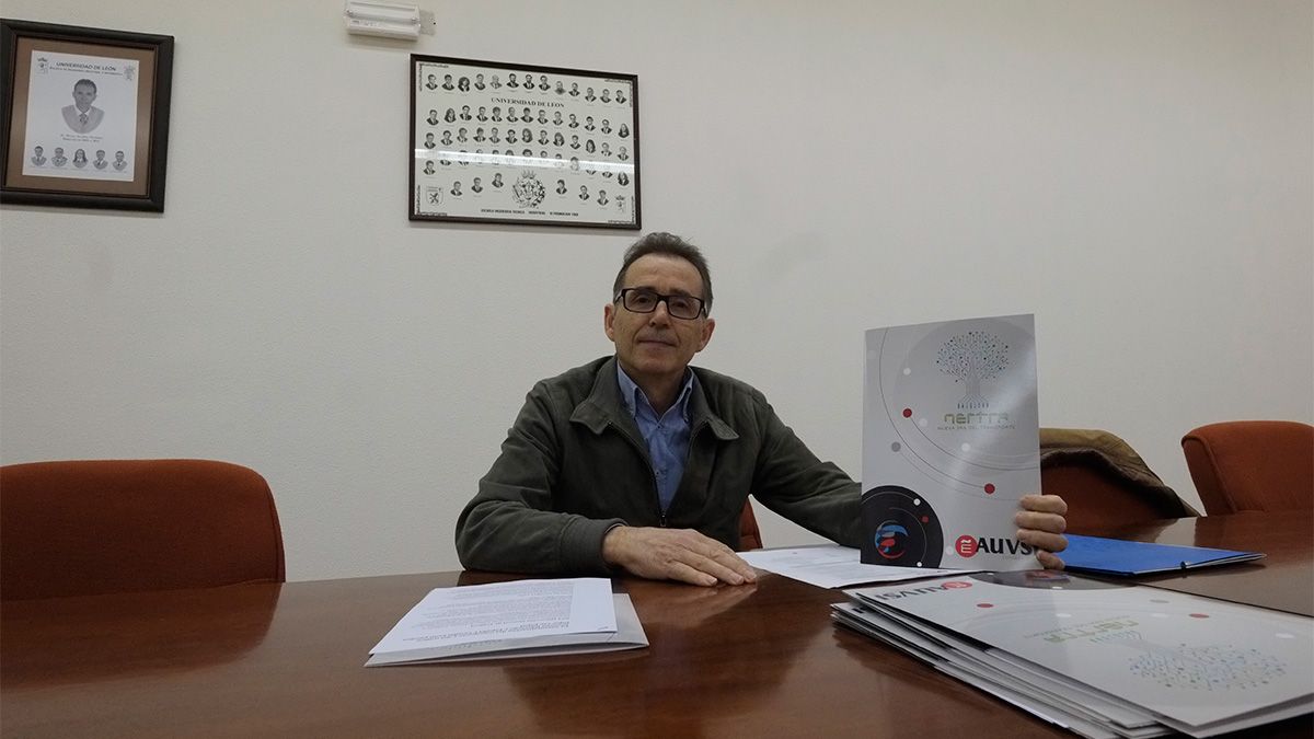 El presidente de Auvsi España en la Escuela de Ingenierías. | DANIEL MARTÍN El presidente de Auvsi España en la Escuela de Ingenierías. | DANIEL MARTÍN