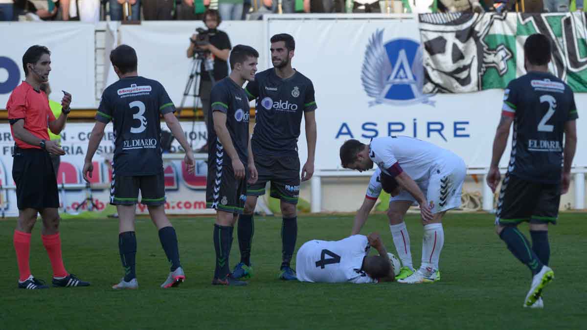 Zuiverloon se lamenta en el suelo tras la lesión. | MAURICIO PEÑA