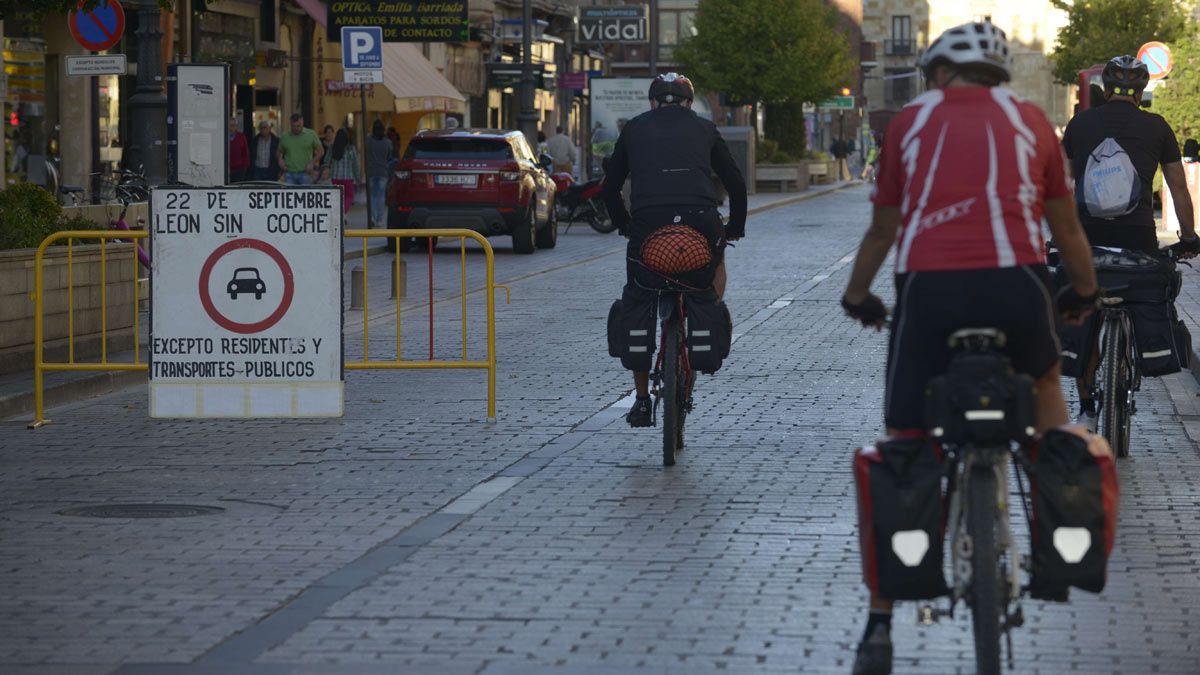 Ordoño II, que el PP quería peatonalizar, en un ‘Día sin coche’. | MAURICIO PEÑA