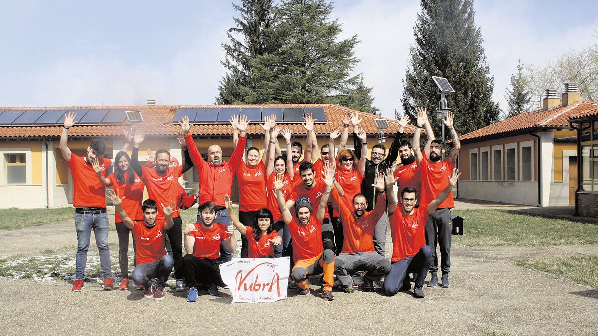 Los monitores de ‘Nubra Educación y Aventura’ en Vegaquemada. Los monitores de ‘Nubra Educación y Aventura’ en Vegaquemada.
