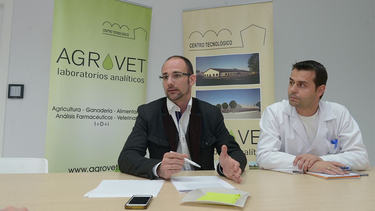 Los directores general y técnico de Laboratorios Analíticos Agrovet, Pablo Flórez y David Rodríguez. | MAURICIO PEÑA