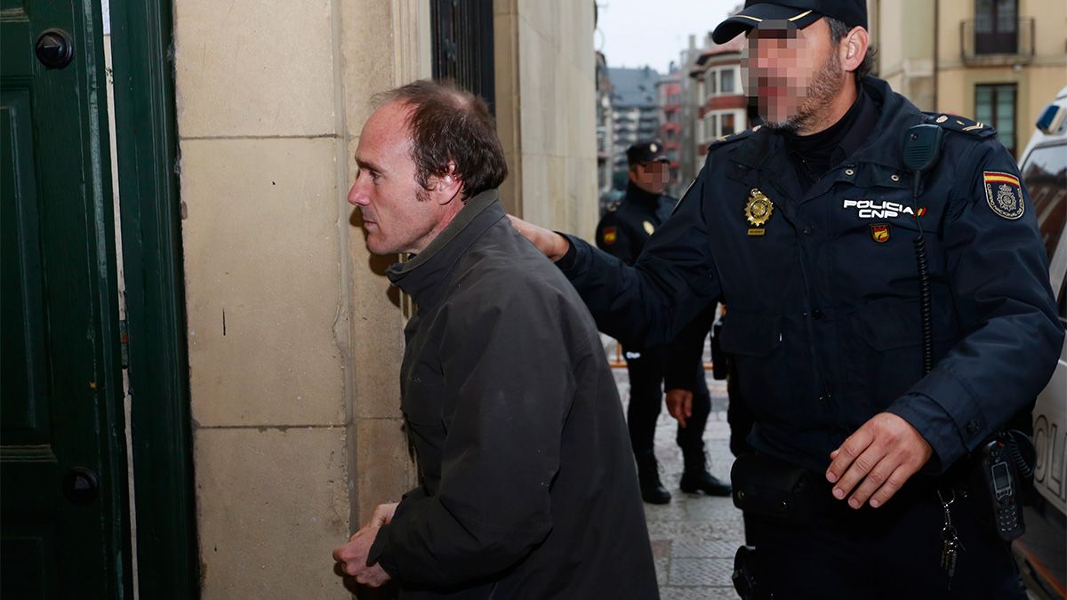El acusado de matar de Denise Thiem a su entrada a la Audiencia Provincial de León. | ICAL