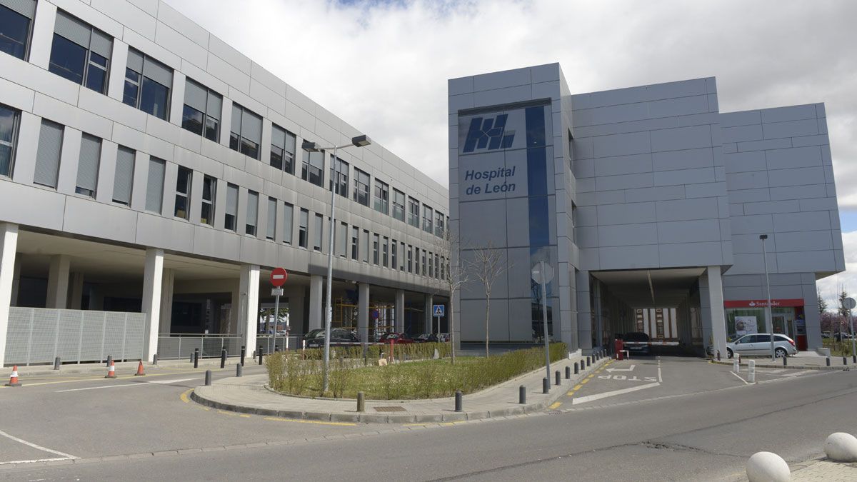 La planta 12 del Hospital de León se ha reabierto este viernes. | MAURICIO PEÑA