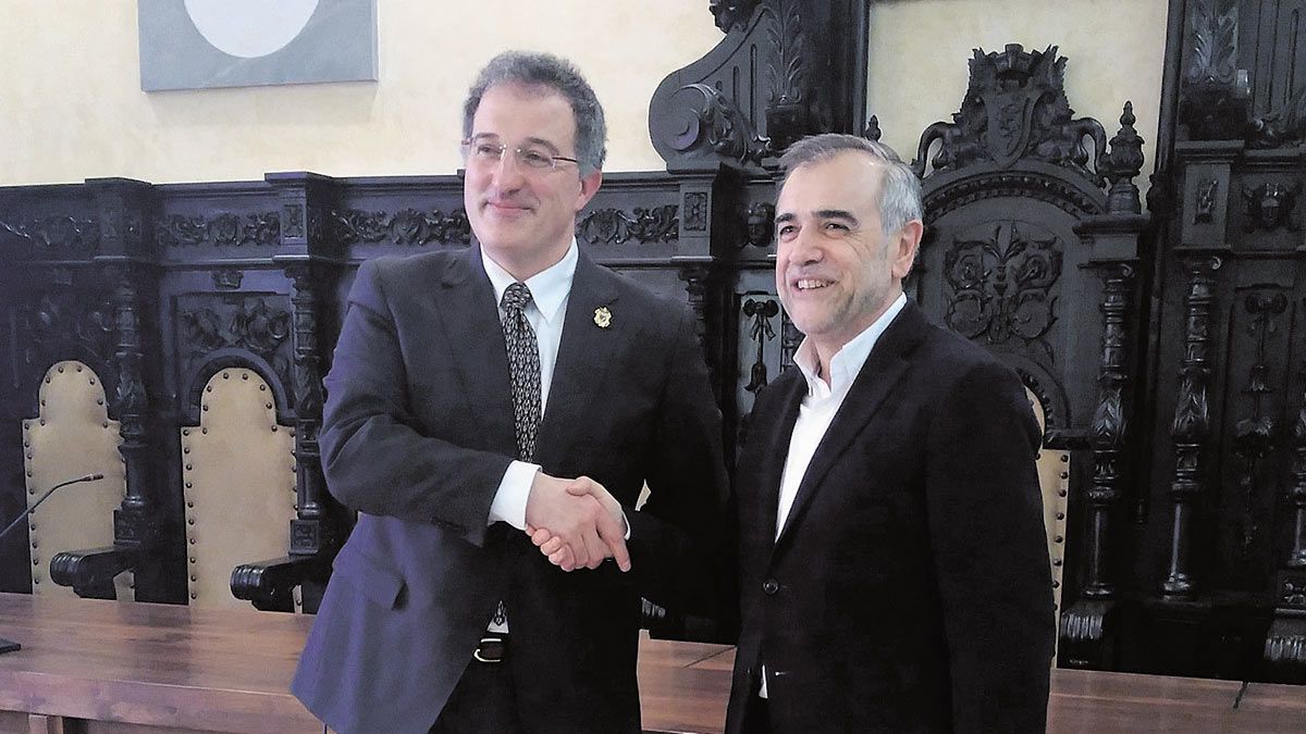Los alcaldes Arsenio García (i) y José Miguel Palazuelo.