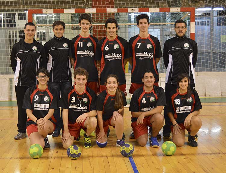 Plantilla juvenil de balonmano del Club Deportivo Atlético Bañezano, con Ricardo Álvarez como entrenador.