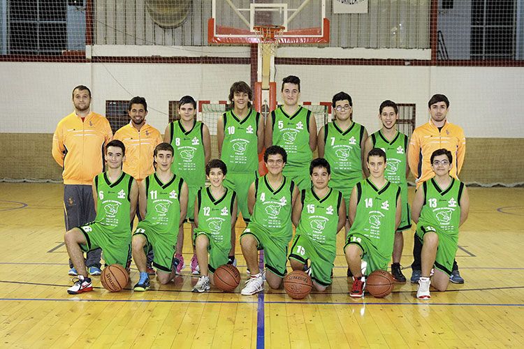 El equipo juvenil en baloncesto del club bañezano masculino tiene como entrenadores esta temporada a Raúl Calvo y Roberto Manjón.