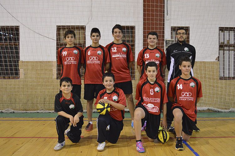 Equipo infantil-cadete de balonmano del Club Deportivo Atlético Bañezano; su entrenador es Samuel Labrada.