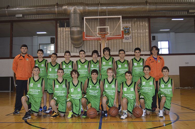 Plantilla del equipo infantil masculino de baloncesto del Club D. Atlético Bañezano; sus entrenadores son Pablo Martínez y Sergio Salgado.