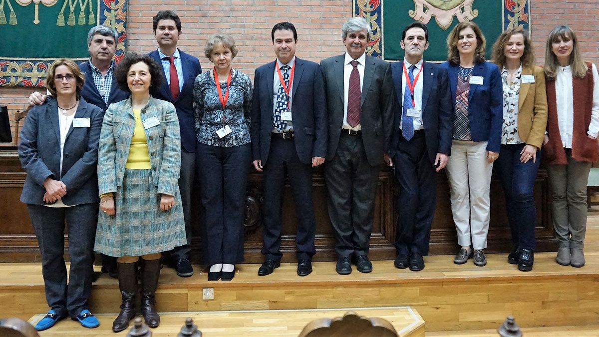 El grupo de evaluadores, con el rector, Juan Francisco García Marín. | L.N.C.