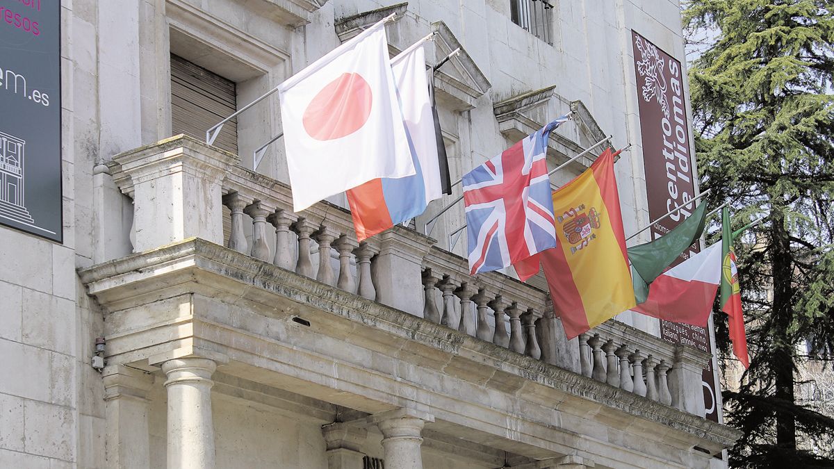 Centro de Idiomas de la Universidad de León, junto al jardín de San Francisco. | LN.C.