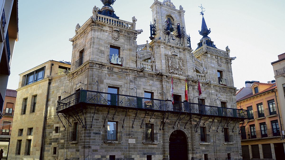 El Ayuntamiento de Astorga en una imagen de archivo. | L.N.C.
