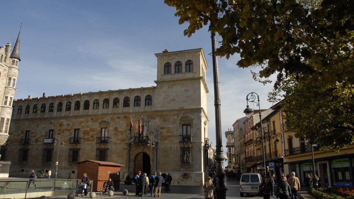 El Palacio de los Guzmanes, sede de la Diputación Provincial. | MAURICIO PEÑA