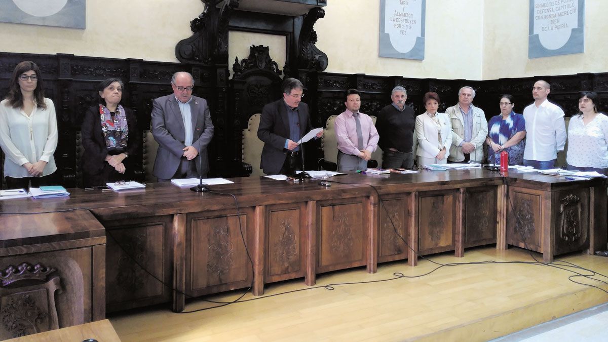 Un minuto de silencio por las víctimas de violencia de género. | P.F.