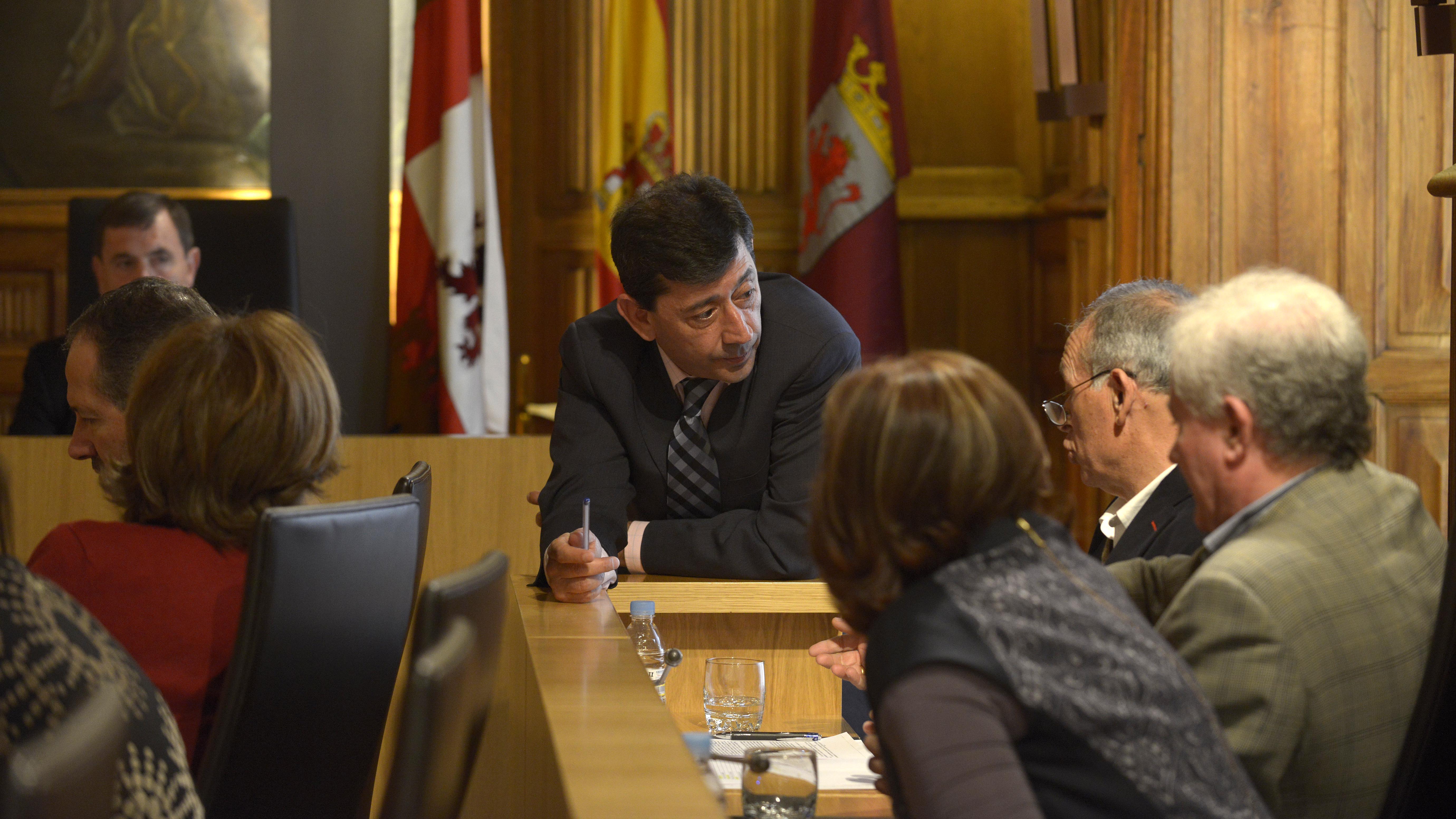 La sesión extraordinaria del pleno de la Diputación de León celebrada para aprobar el Plan Especial de Empleo. | MAURICIO PEÑA