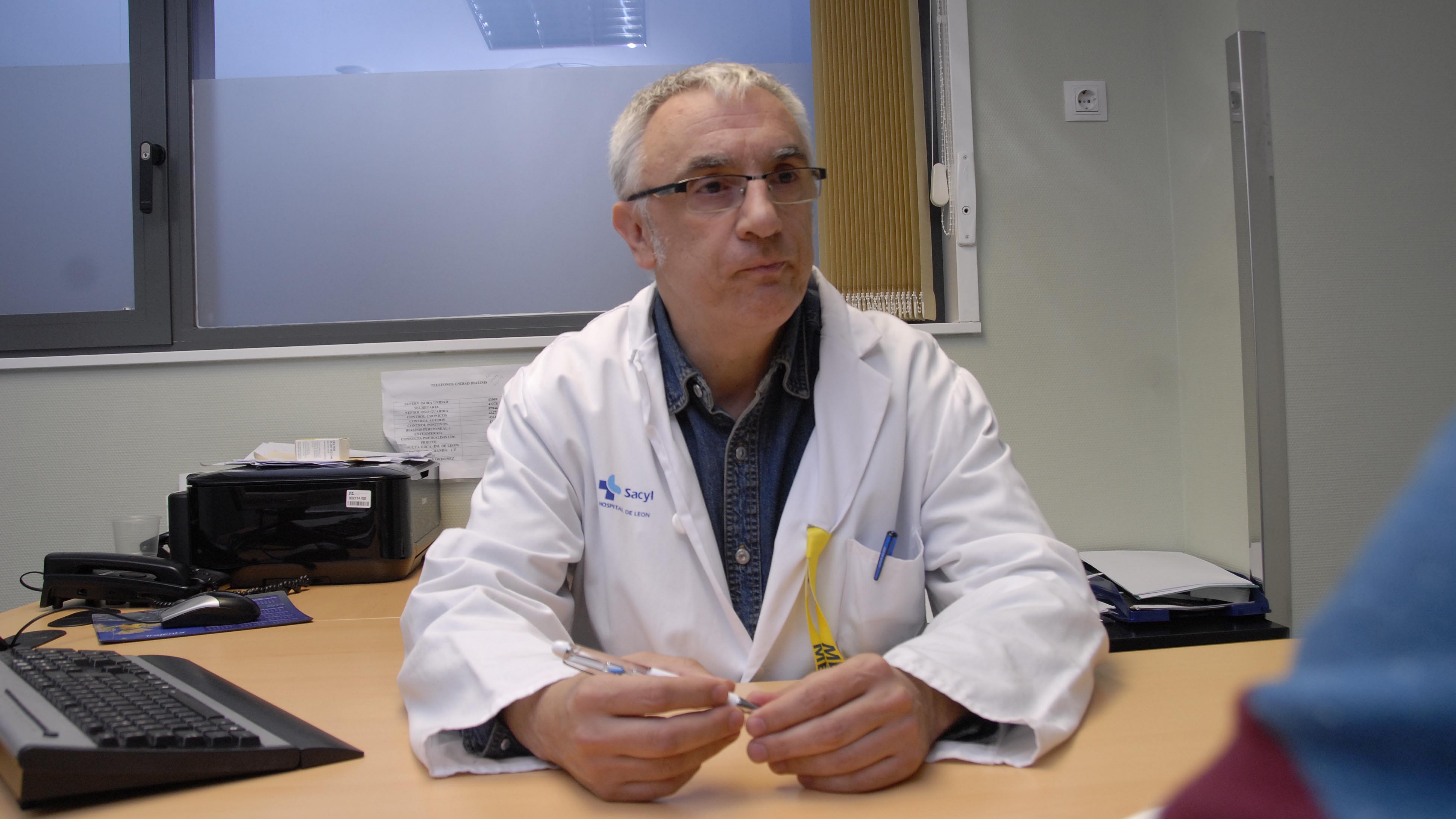 El responsable de la Unidad de Nefrología, Mario Prieto. :: mauricio peña