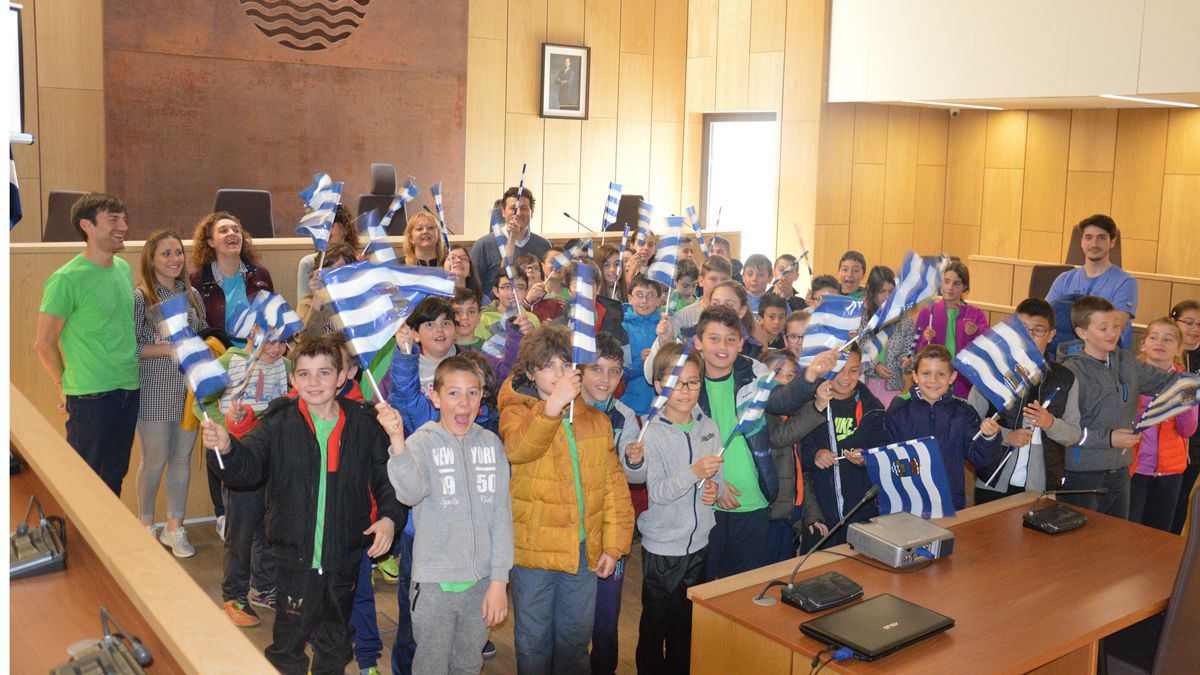 Los chicos del colegio de Villaquilambre visitaron el Consistorio del municipio.