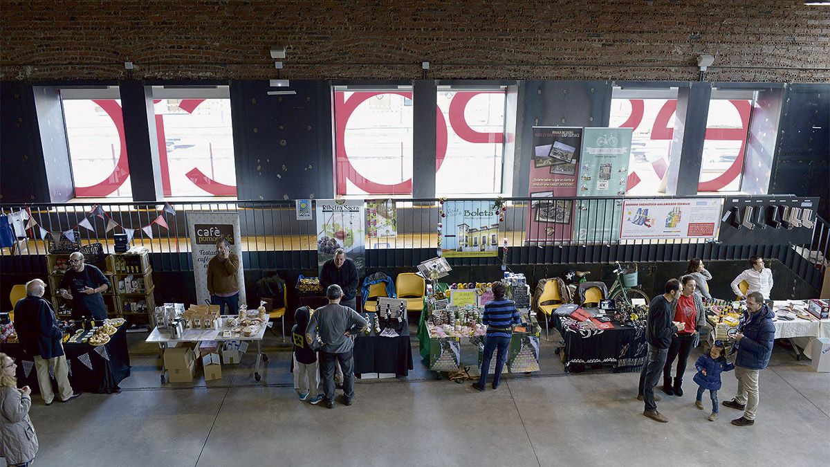 Un instante de una feria de emprendedores organizada en Espacio Vías en una imagen de archivo. | MAURICIO PEÑA