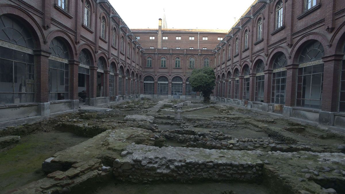 Estado en el que quedó el patio del Seminario Mayor cuando se encontraron restos arqueológicos de valor. | MAURICIO PEÑA