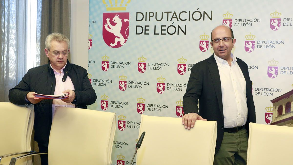 José Miguel Nieto, diputado de Servicios Sociales, y Francisco Castañón, portavoz de la Diputación. | CARLOS S. CAMPILLO (ICAL)