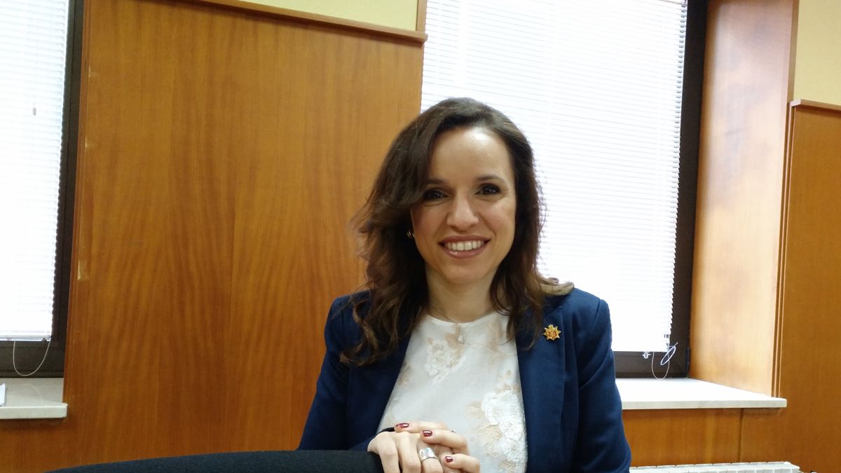 La decana, Silvia Martínez, dando a conocer el balance anual de los juzgados de Ponferrada.