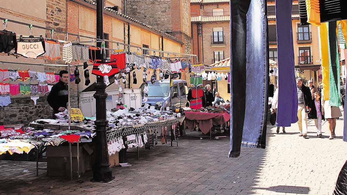 El mercado dominical de Santa María se ubica en el centro del pueblo.