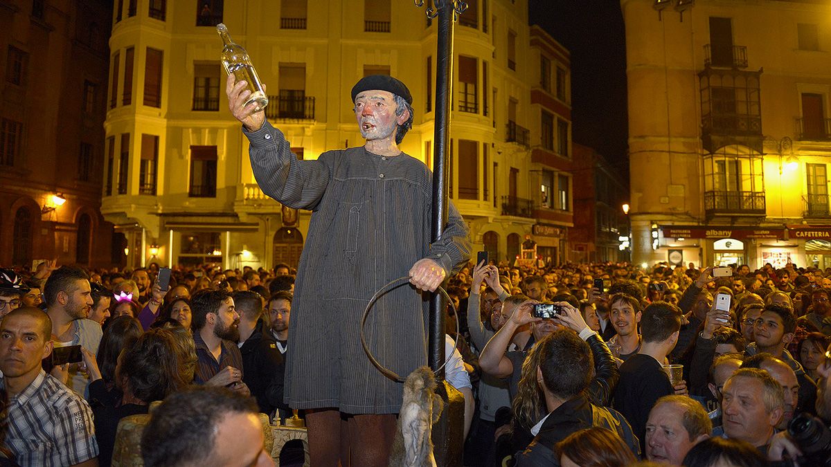 Genarín revivió con sus 'fieles' por las calles de León. | MAURICIO PEÑA Genarín revivió con sus 'fieles' por las calles de León. | MAURICIO PEÑA