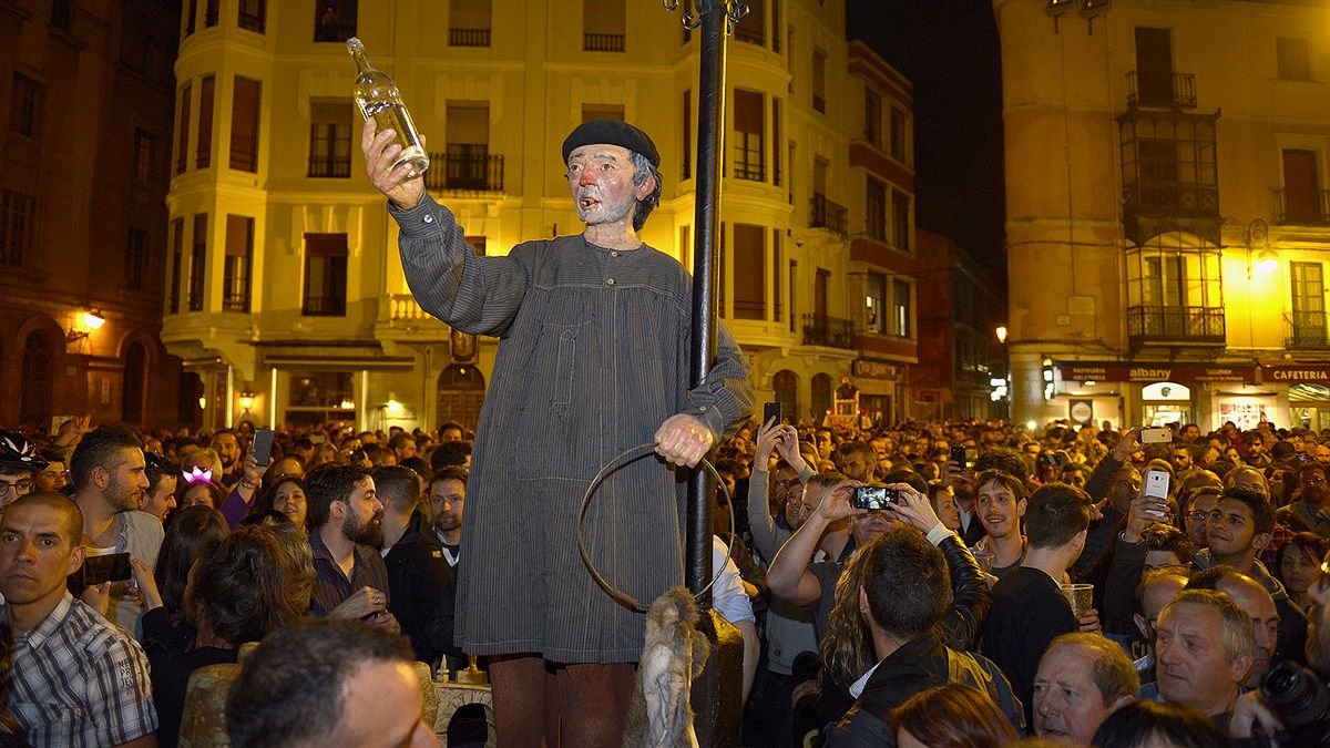 Genarín revivió con sus 'fieles' por las calles de León. | MAURICIO PEÑA