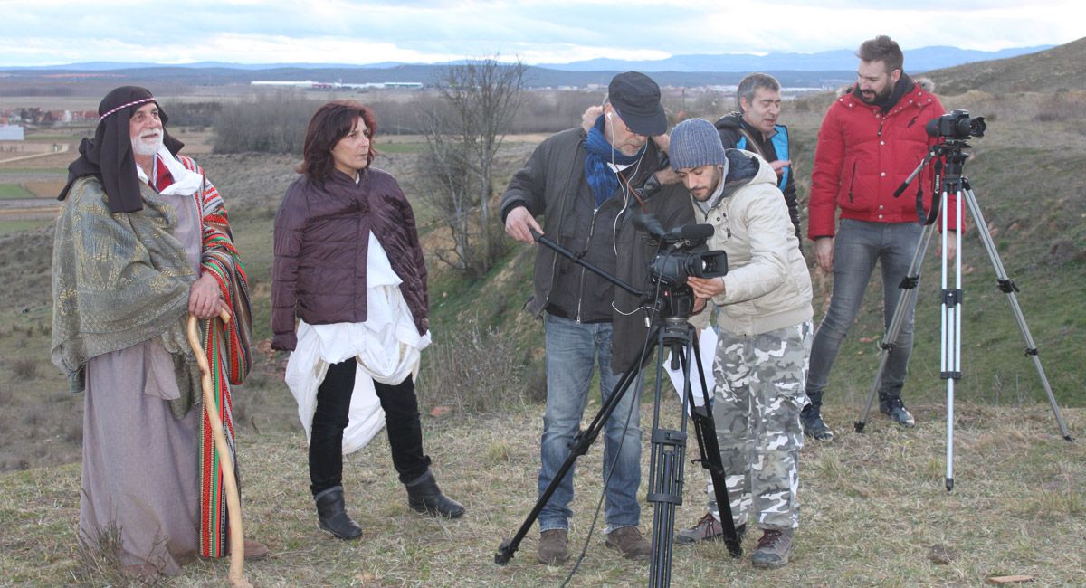 La acertada elección de los escenarios y el vestuario sobresale en esta producción que acomete ya su recta final y cuya presentación está prevista en abril.