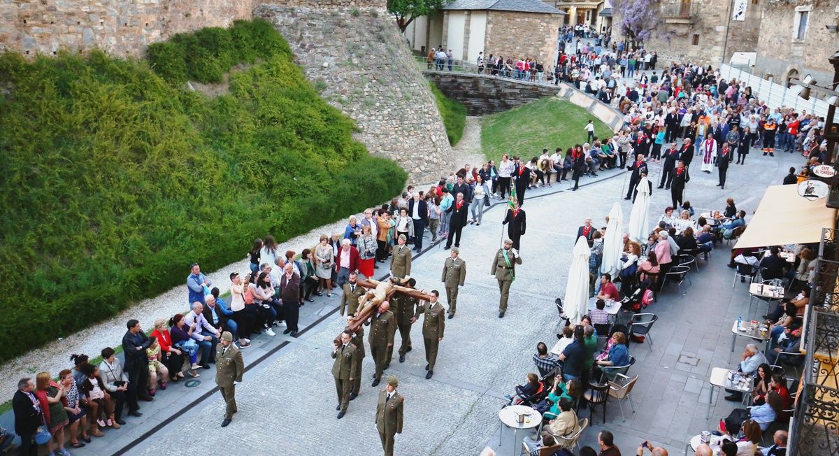 El viacrucis del castillo, uno de los actos que más turistas concentró en la Semana Santa. | C.S.