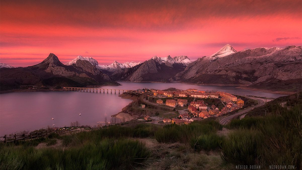 Imagen de Riaño al amanecer, una fotografía que ha conseguido varios premios. | NÉSTOR RODAN