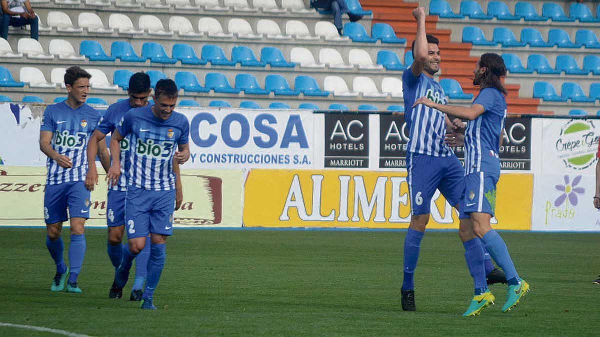 La Deportiva celebra un tanto el pasado domingo en El Toralín. | A.C.