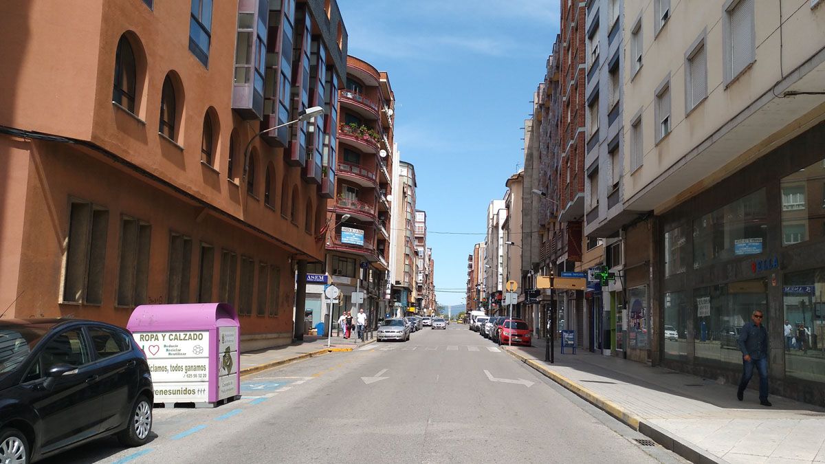 Un plan de asfaltado para remodelar vías centrales como Glómez Núñez, entre las previsiones de inversión para 2017 anunciados por la alcaldesa. | M.I