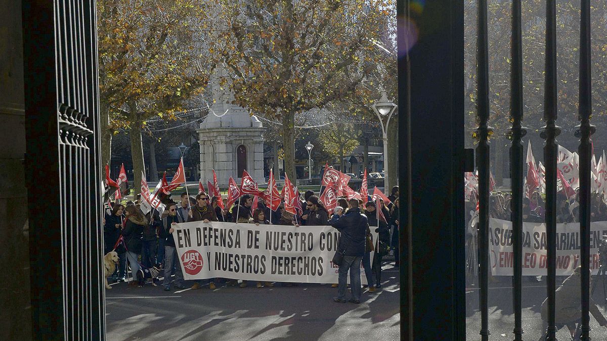 Una concentración ante la Subdelegación del Gobierno. | MAURICIO PEÑA Una concentración ante la Subdelegación del Gobierno. | MAURICIO PEÑA