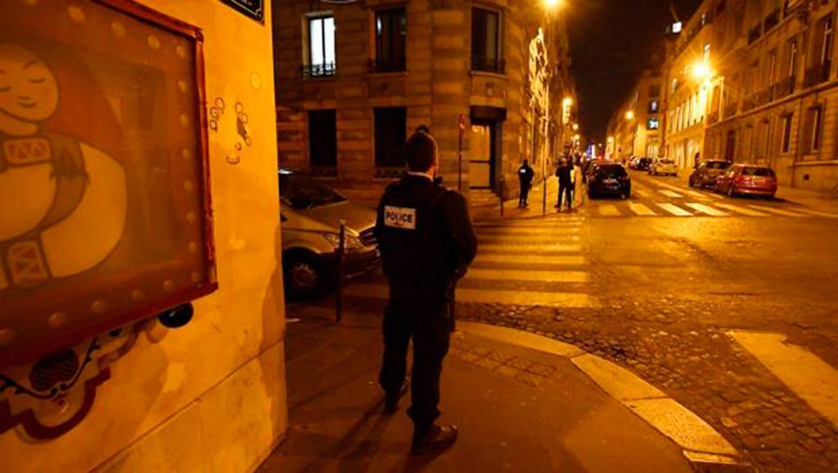 El atentado terrorista tuvo lugar en las Campos Elíseos de París. | ABC.ES
