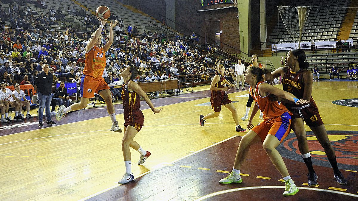 Benet realiza un lanzamiento. | DANIEL MARTIN