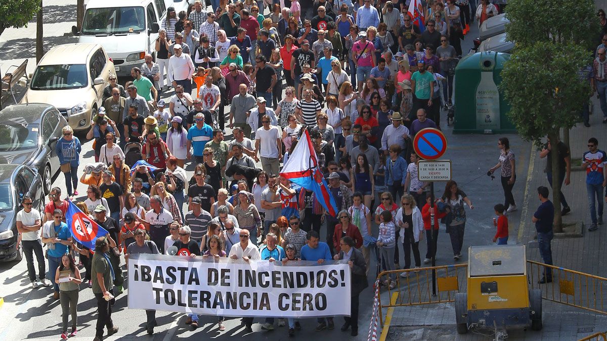 Manifiestación en Ponferrada contra la "impunidad" de los incendios. | CÉSAR SÁNCHEZ (ICAL)