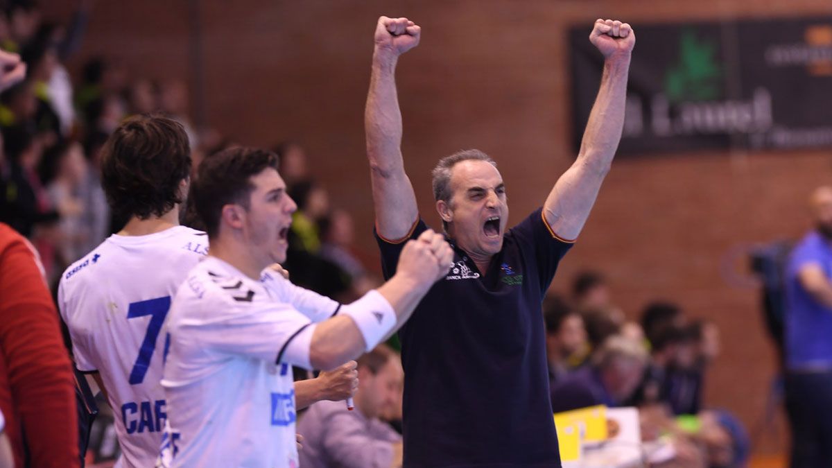 Guijosa y Jaime celebran efusivamente un gol. | JAVIER QUINTANA