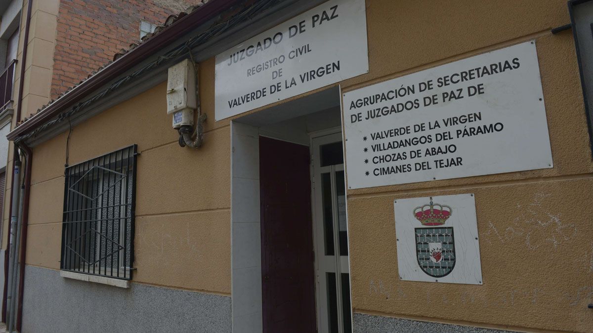 Imagen exterior de la sede del Juzgado de Paz ubicado en la localidad de la Virgen del Camino. | MAURICIO PEÑA