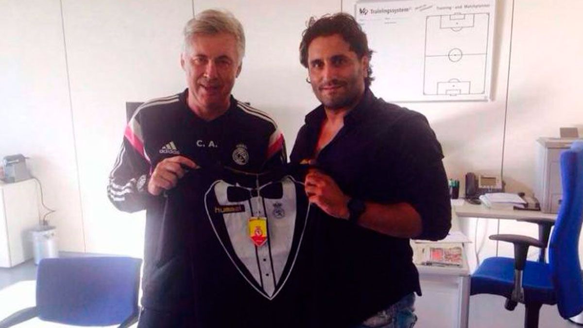 Morris Pagniello, con la camiseta de la Cultural, junto a Ancelotti. | L.N.C.