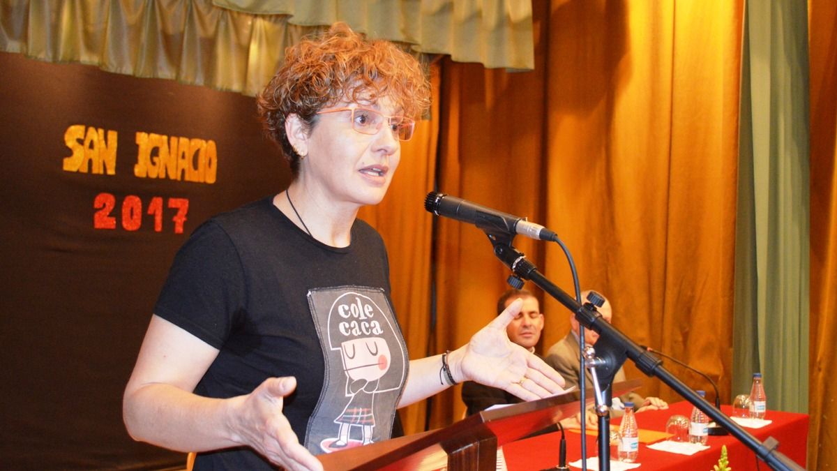 Beatriz Escudero, dando el motivador pregón en la inauguración de la Semana Cultural de San Ignacio. | D.M.