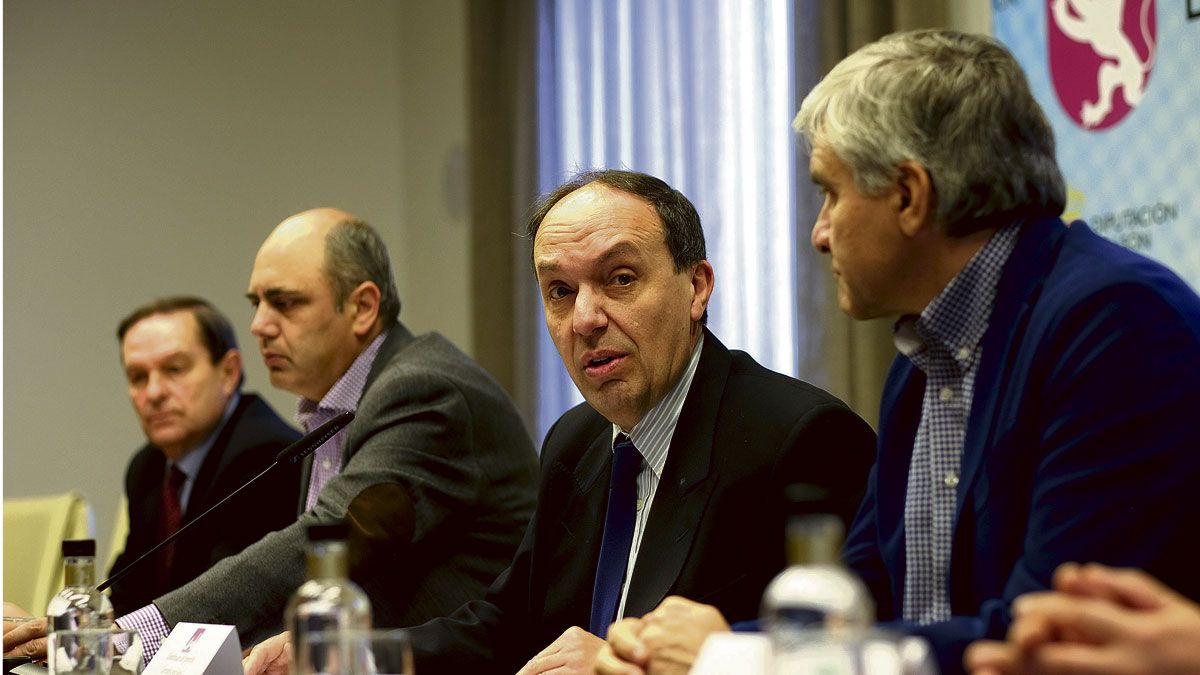 Ángel Luis Valdés, Vicente Carvajal, José Luis Chamosa y Alfredo Díez en la presentación de las actividades. | DANIEL MARTÍN