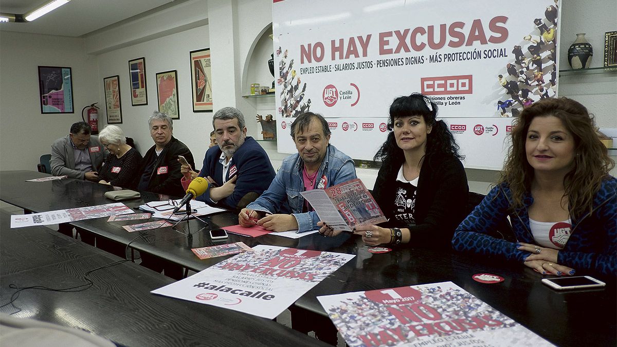 Rueda de prensa ofrecida este viernes por CCOO y UGT. | DANIEL MARTÍN