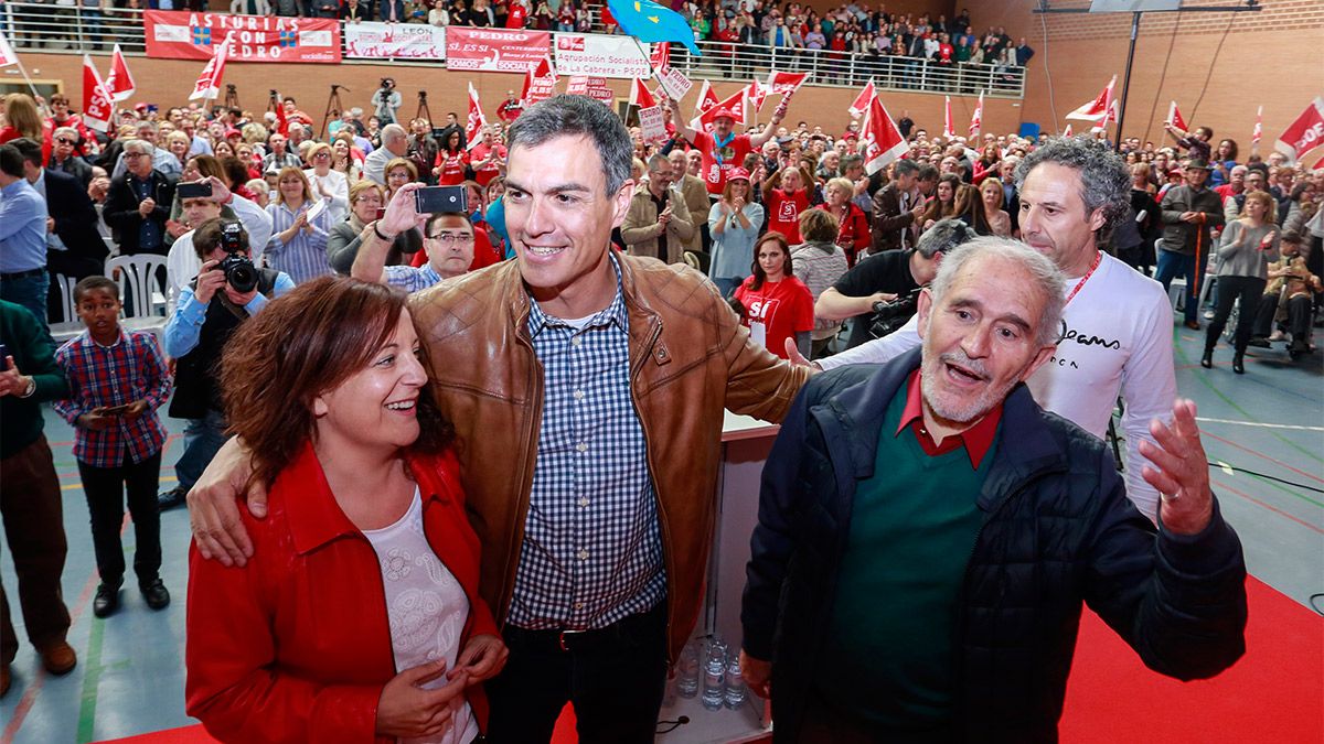 El candidato a la Secretaría General del PSOE, Pedro Sánchez, participa en un acto público con militantes de la ciudad de León. | ICAL