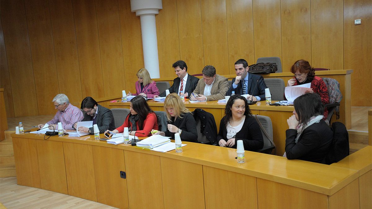 Gancedo, Rodríguez Carús, Fernández y Herrero, con más ediles en un pleno de 2014. | DANIEL MARTÍN Gancedo, Rodríguez Carús, Fernández y Herrero, con más ediles en un pleno de 2014. | DANIEL MARTÍN