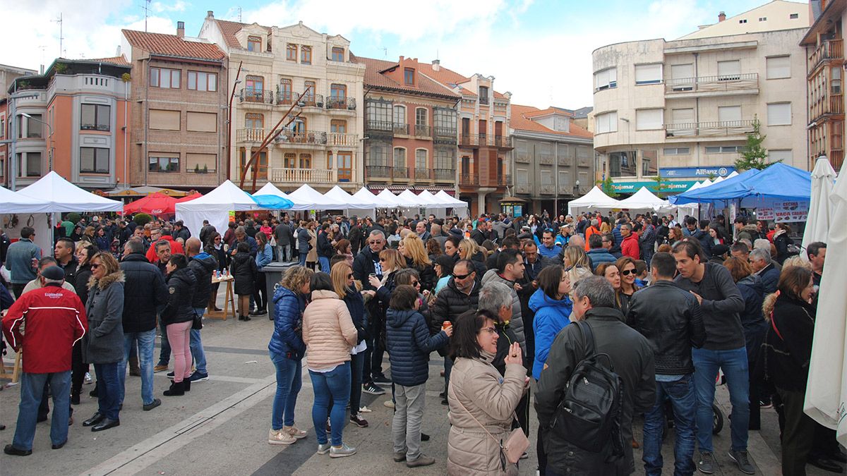 La Feria del Chorizo fue la fiesta gastronómica provincial del puente. | ABAJO